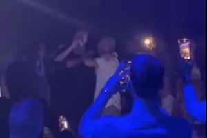 Τραγούδησε... ο Σπανούλης/"Σάσα, αλάνι για πάντα στο λιμάνι" (βίντεο)
