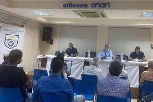 Μια ώρα μετά... 