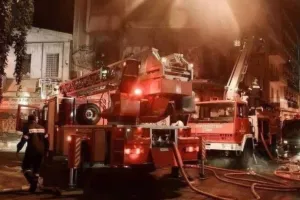 Φωτιά σε διαμέρισμα στα Πετράλωνα - Στο νοσοκομείο 15χρονος