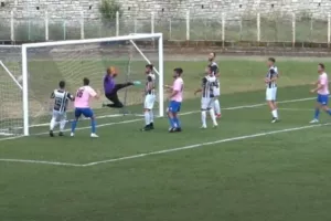 Αδιανόητο σκηνικό: Αυτό το γκολ δεν μέτρησε! (Βίντεο)