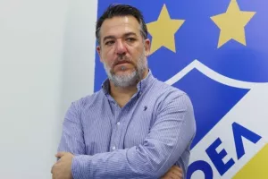 "Υπάρχουν τρεις δρόμοι - Ο τρίτος δεν άφησε κανένα σύμφωνο"