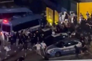 Οπαδοί πολιόρκησαν τα αποδυτήρια μετά τον υποβιβασμό της ομάδας τους! (Βίντεο)