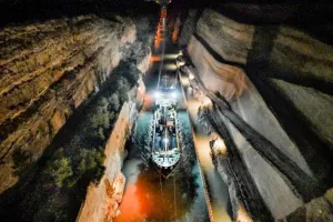 Η διώρυγα της Κορίνθου άνοιξε ξανά μετά από καιρό