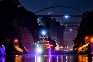 Η διώρυγα της Κορίνθου άνοιξε ξανά μετά από καιρό
