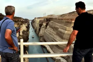 Η διώρυγα της Κορίνθου άνοιξε ξανά μετά από καιρό