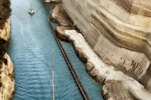 Η διώρυγα της Κορίνθου άνοιξε ξανά μετά από καιρό