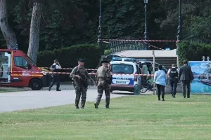 Γαλλία: Άνδρας εισέβαλε σε πάρκο και μαχαίρωσε παιδιά