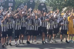 Οπαδοί της Σάντος κατέβασαν 11άδα... διαμαρτυρίας και προκάλεσαν σε αγώνα την ομάδα!