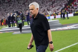 Βαριά τιμωρία από την UEFA στον Μουρίνιο