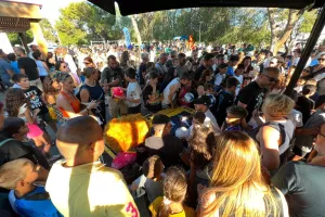 ΑΕΛ: Συμμετοχή στο "Μια αγκαλιά για όλα τα παιδιά" (φώτος)