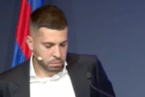 Λύγισε στο "αντίο" του ο Άλμπα 