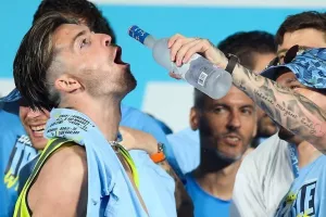 Ο Γκρίλις αυτό-αποθεώνεται: «Κρεμάστε τη φωτογραφία στο Λούβρο»!