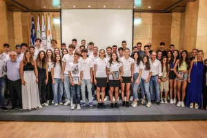 Στις βραβεύσεις των αρίστων αθλητών μαθητών/μαθητριών η Κάλλη Χατζηιωσήφ
