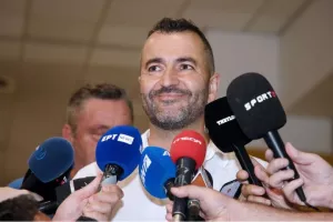 Ο Ντιέγκο Μαρτίνεθ στην Αθήνα για τον Ολυμπιακό: "Ευγνώμων για τη νέα πρόκληση της καριέρας μου"