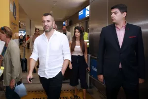 Ο Ντιέγκο Μαρτίνεθ στην Αθήνα για τον Ολυμπιακό: "Ευγνώμων για τη νέα πρόκληση της καριέρας μου"