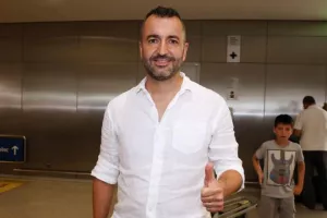 Πρώτη συγκέντρωση στο Ρέντη - Το επιτελείο του Μαρτίνεθ