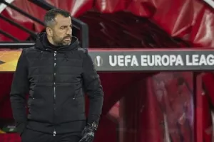 Τελειώνουν τα διαδικαστικά με Μαρτίνεθ