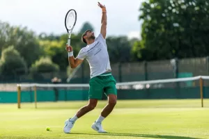 Προπονήθηκε στο Wimbledon και... έδειξε τις διαθέσεις του o Τζόκοβιτς (βίντεο)