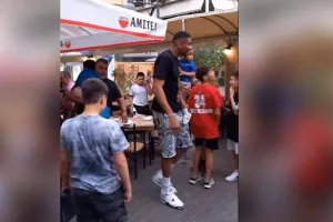 Χαμός σε ταβέρνα για τον Γιάννη Αντετοκούνμπο