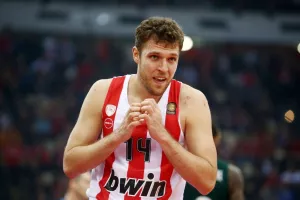 Βεζένκοβ: Η ερμηνεία των exceptions του NBA και τα δεδομένα για τον φόργουορντ του Ολυμπιακού