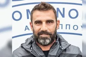 Συνεχίζει με Πανίκο Κοσμά