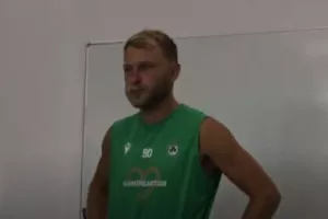 Τα μάτια... στραμμένα στον Μπέζους (βίντεο)