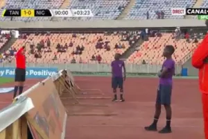 Διαιτητής απέβαλε τρία… ball boys επειδή πετούσαν μπάλες για καθυστέρηση!