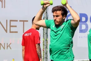 "Φούλαρε" ο Άρης, περιμένει ακόμη 3 παίκτες στην Γιούρμαλα (φώτος)