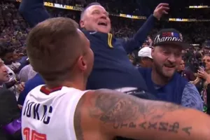Τα αδέρφια Γιόκιτς πήραν σηκωτό τον MVP και τον προπονητή του
