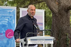 Βούρκωσε ο Ζιντάν: Έγινε πρεσβευτής ιδρύματος για παιδιά με καρκίνο!