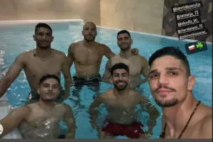 Ομόνοια... στην πισίνα