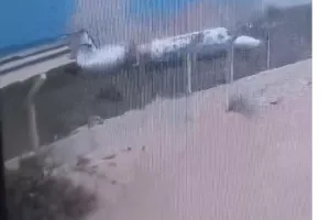 Αεροσκάφος συνετρίβη στη Σομαλία: Από θαύμα έζησαν οι επιβάτες (βίντεο)