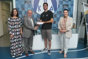 Σοφία Ασβεστά και Παναγιώτης Πανάρετος έλαβαν τις επιταγές του Σχεδίου Υποτροφιών του ΚΟΑ