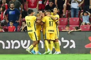Δυνατή ομάδα 