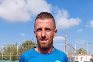 Ανανέωσε ο Αδάμου
