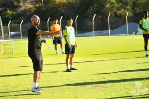 (ΦΩΤΟΡΕΠΟΡΤΑΖ) Ανεβαίνουν οι εντάσεις στην ΑΕΛ 