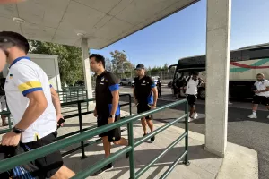(Φώτος) Στην Περιστερώνα η αποστολή του ΑΠΟΕΛ 