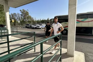 (Φώτος) Στην Περιστερώνα η αποστολή του ΑΠΟΕΛ 