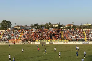 Ο κόσμος του ΑΠΟΕΛ στην Περιστερώνα (φώτος) 