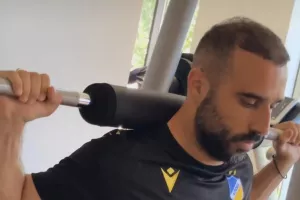 "Γαλαζοκίτρινα" πλάνα από το γυμναστήριο (βίντεο)