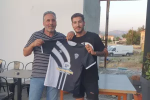 Ανανέωσε με Κατσιάμη