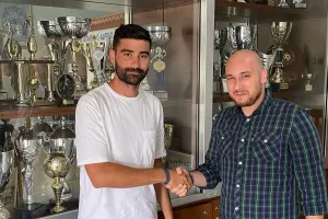 Ανανέωσε με Σαχακιάν
