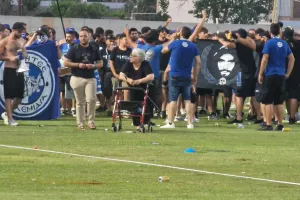 Η κυρία Φωτεινή έκανε "ΜΠΑΜ" με τους Μαχητές!