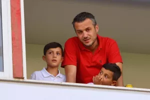 Με... κόκκινο εννοείται ο Γιώργος 