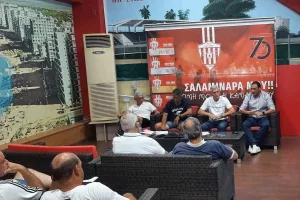 Συνέλευση παρουσία του Γιώργου