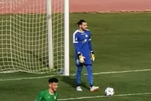 Ανανέωσε με Μαυρομούστακο