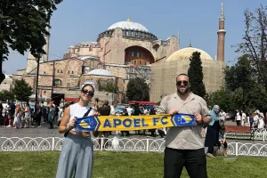 ΑΠΟΕΛ με φόντο την Αγία Σοφία (Κωνσταντινούπολη)