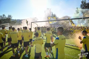 (Φωτορεπορτάζ) Ο "χαμός" στο "γαλαζοκίτρινο" Πελένδρι!