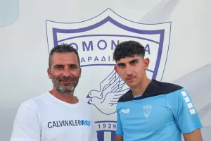Επαγγελματικό συμβόλαιο στον Σταύρου