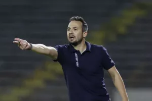 "Παίζει" του Μάκη